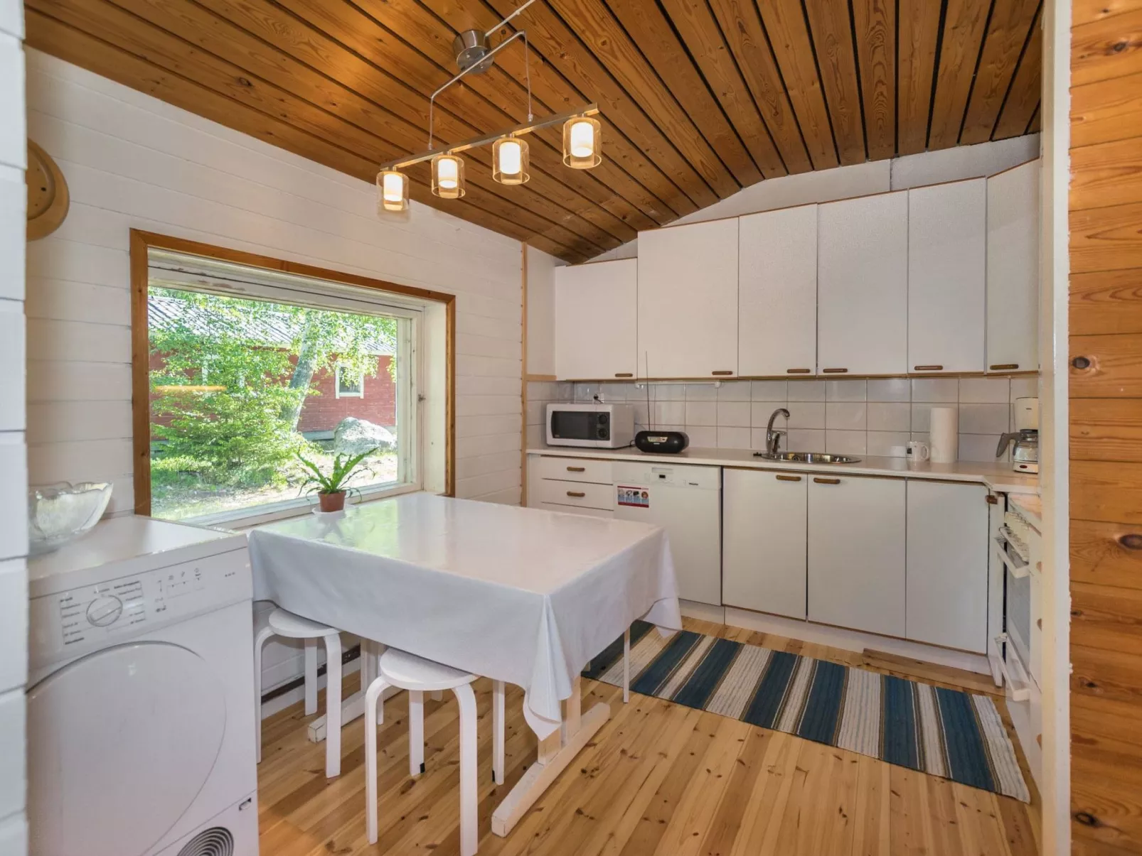 Lampaluodon punainen tupa-Dedans