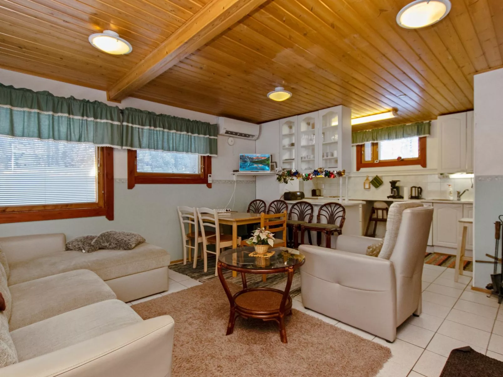 Kulma-alpit b paritalon alak-Dedans