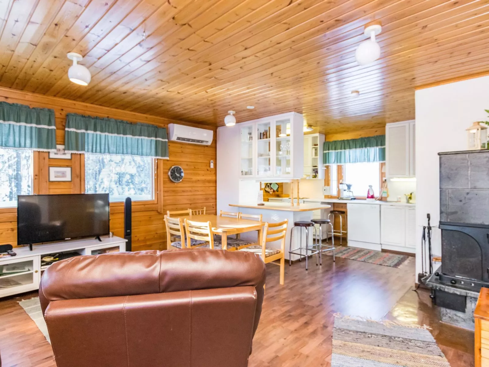 Kulma-alpit a paritalon yläk-Inside