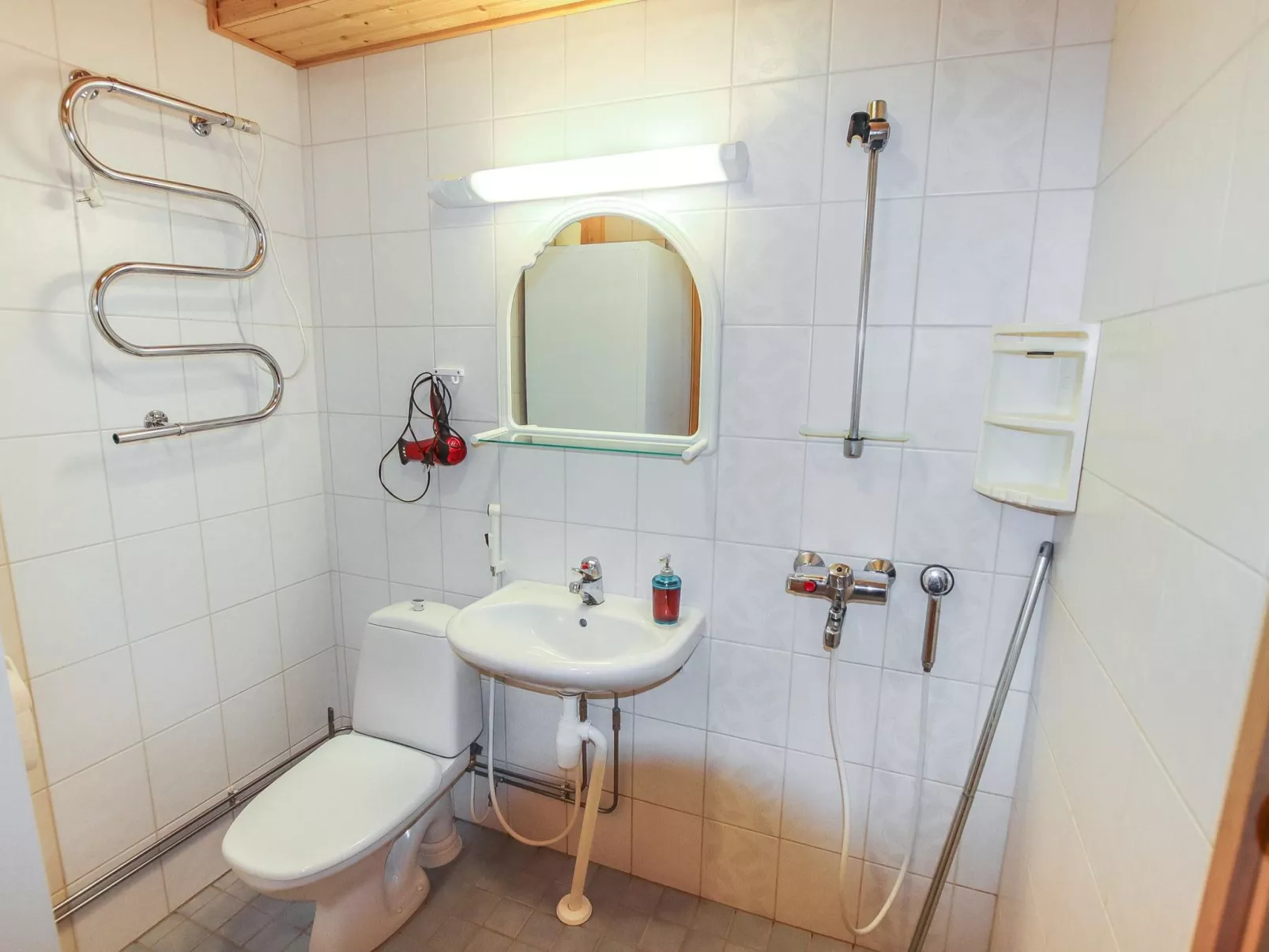 Taukotuli 4 paritalon alakerta-Dedans