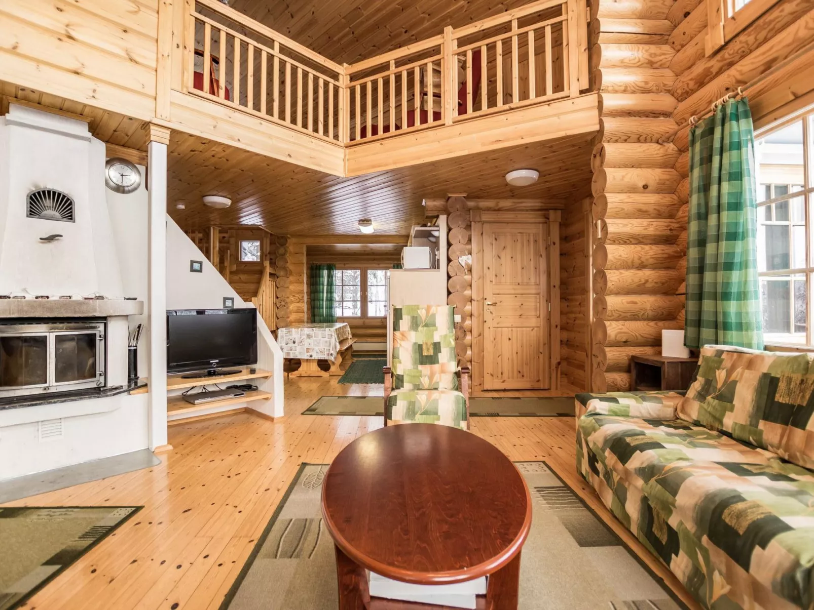 Aurinkoinen hirsimökki-Dedans