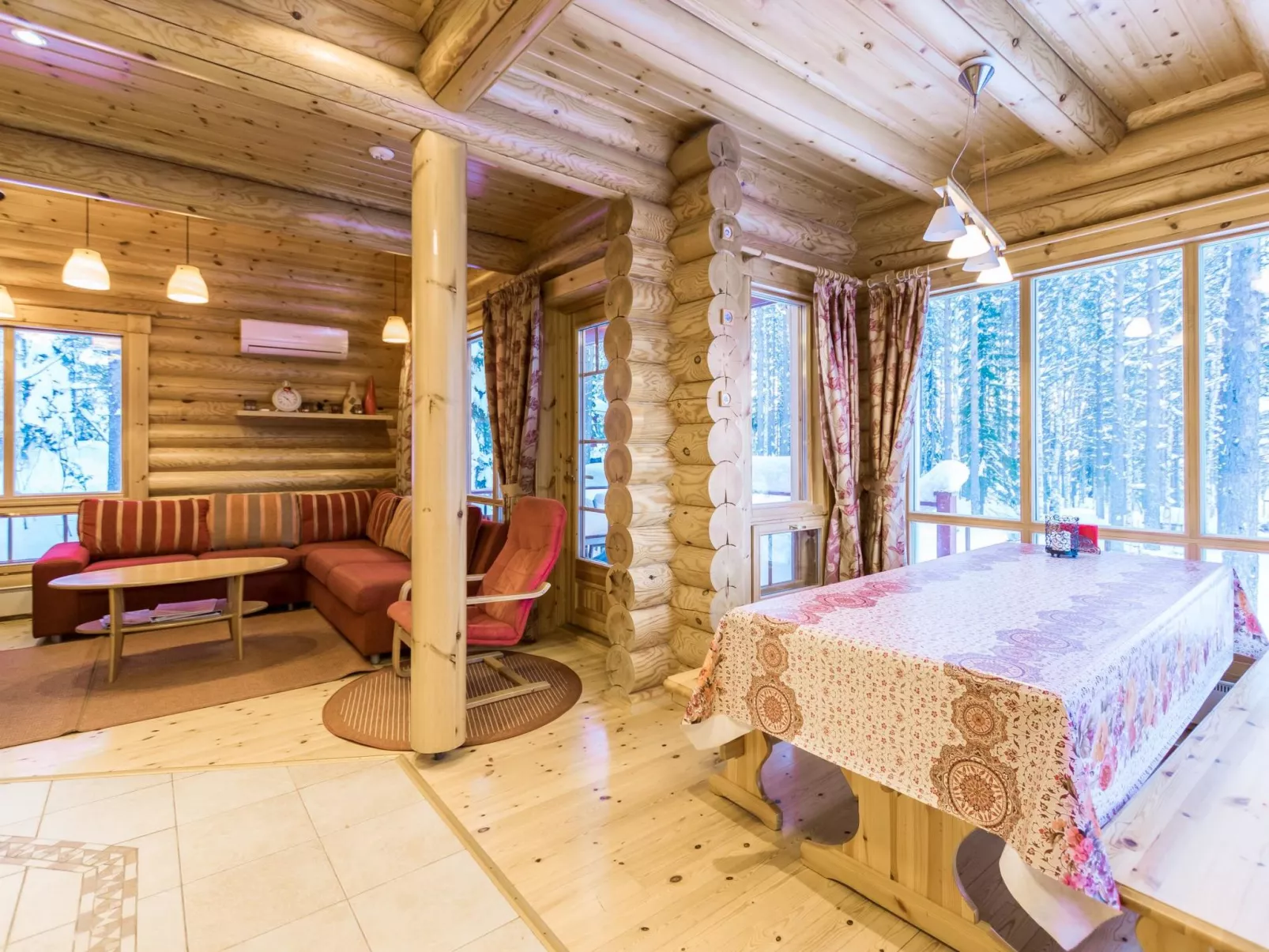 Sateenkaari mökki-Drinnen