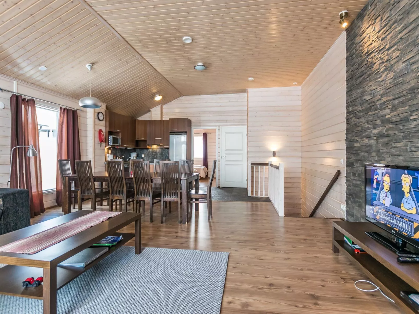 Hallan karhu c, paritalo-Dedans