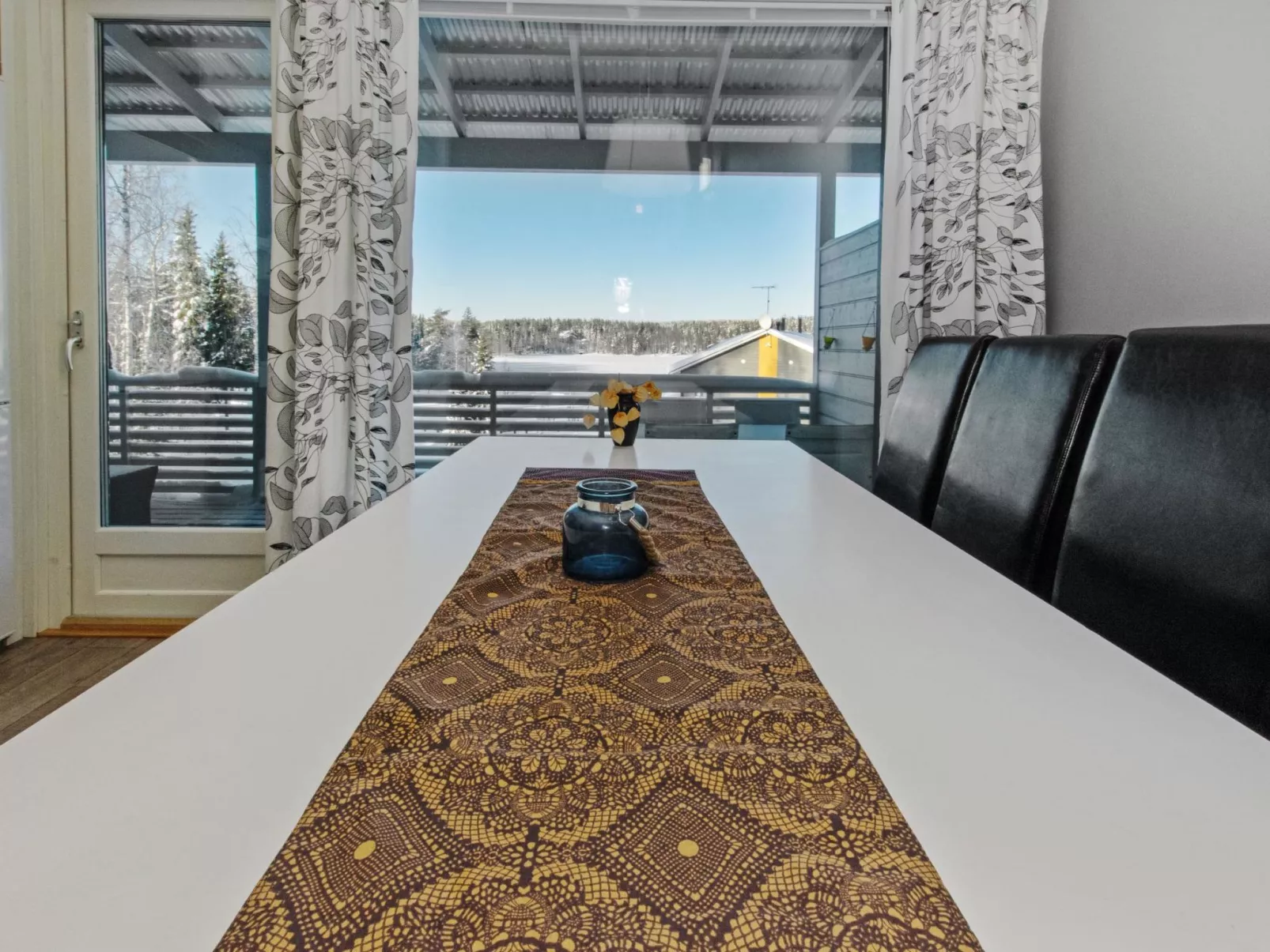 Skivillas 78 ukkohalla (2)-Dedans