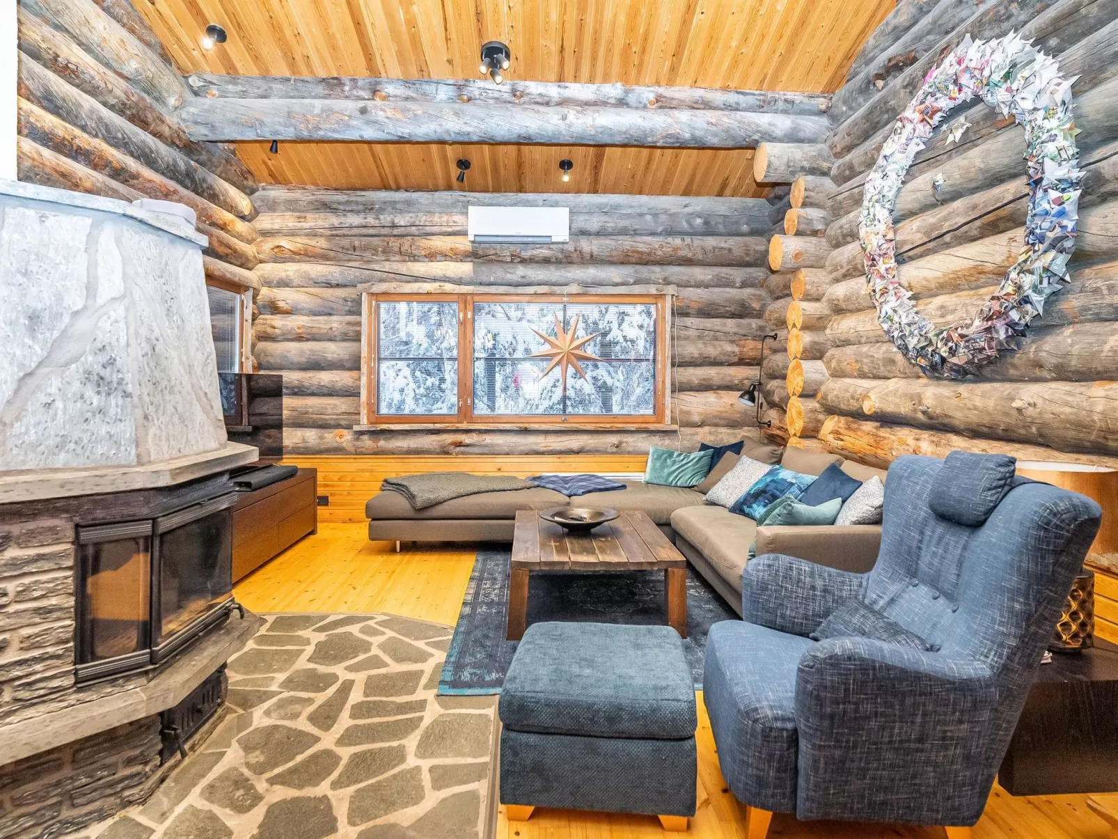 Ruka-rokova 2-Dedans