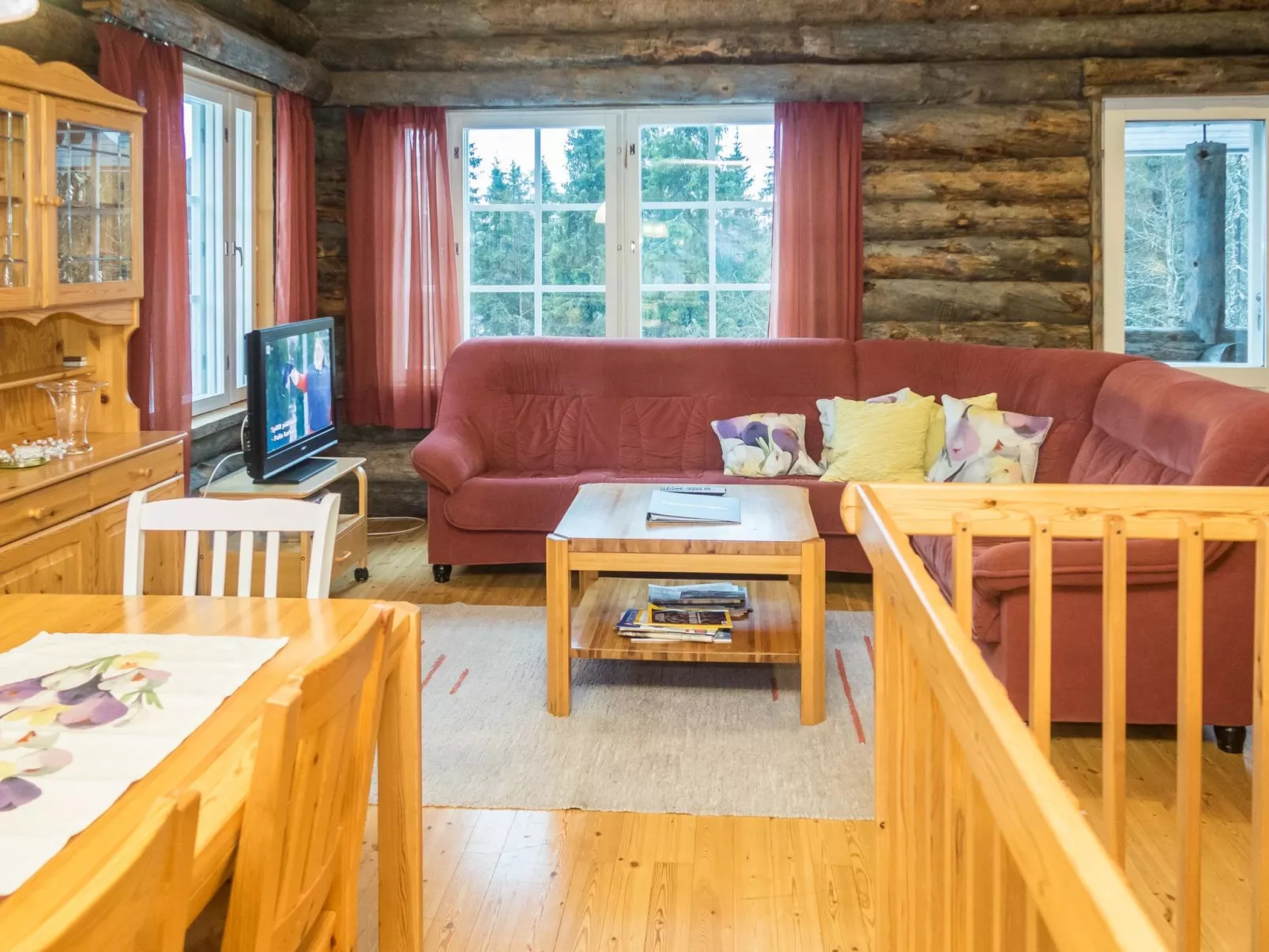 Rukanpesä 2a-Drinnen