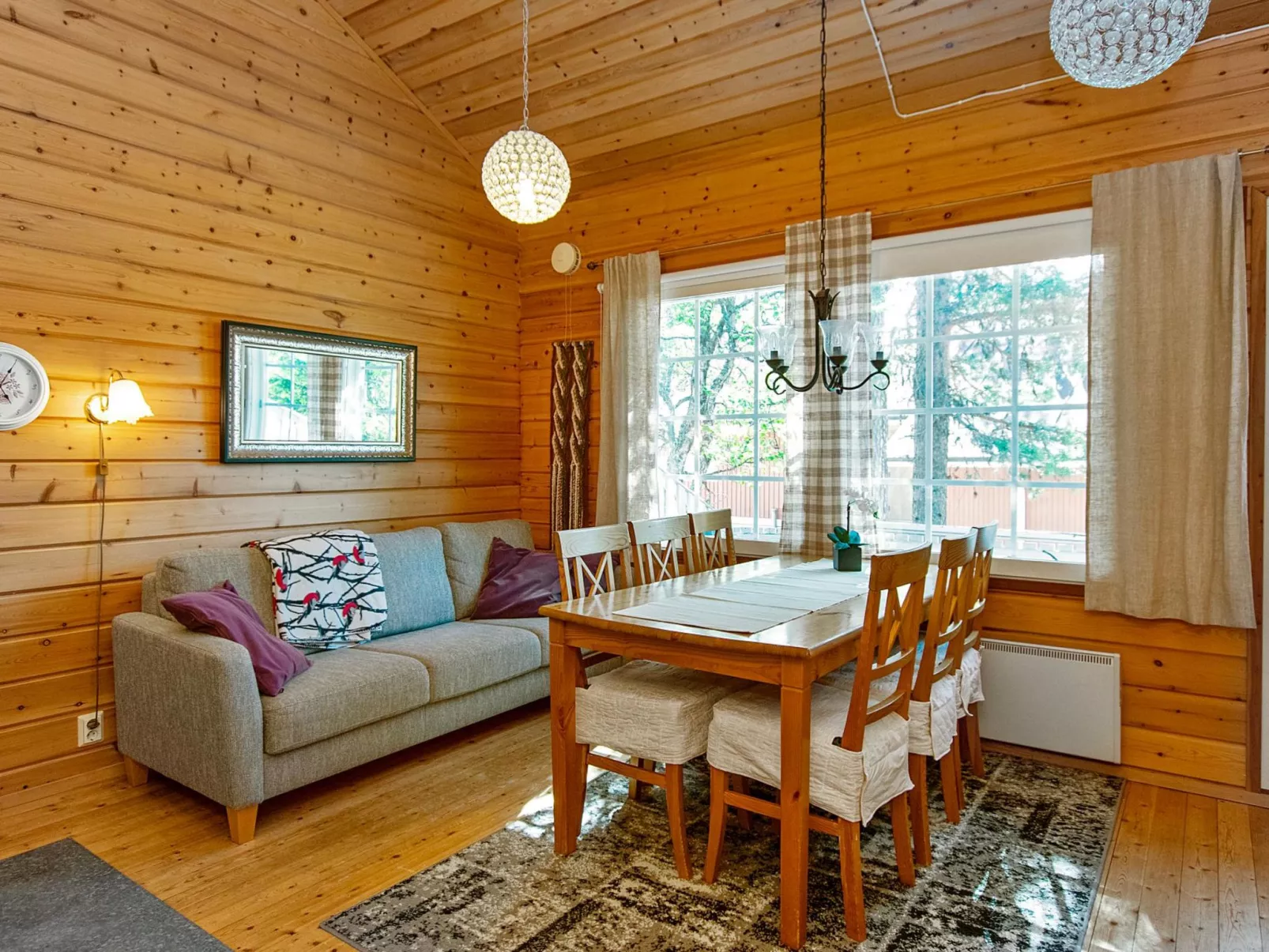 Hirvasaho a 2-Dedans