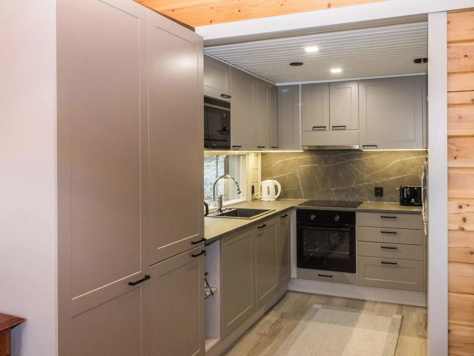 Tahkon käkikello-Dedans