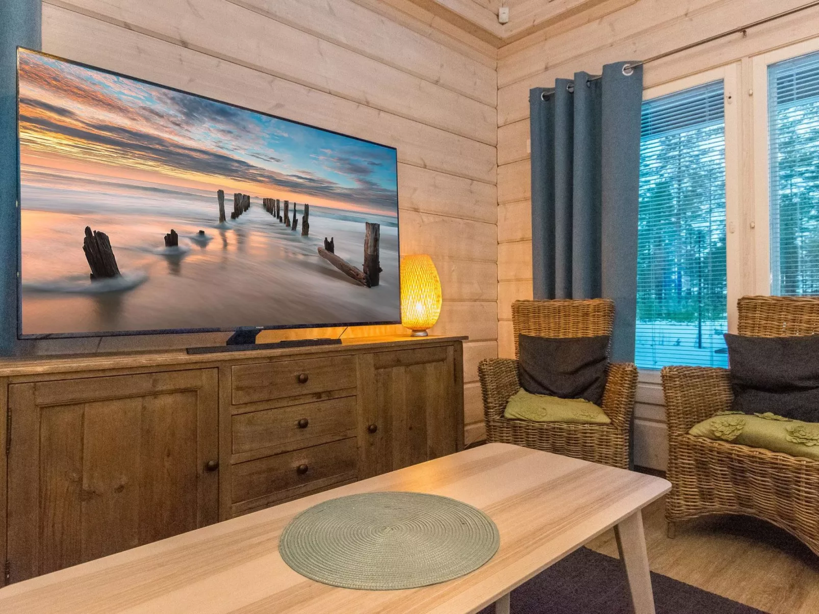 Sinisen tien helmi-Drinnen