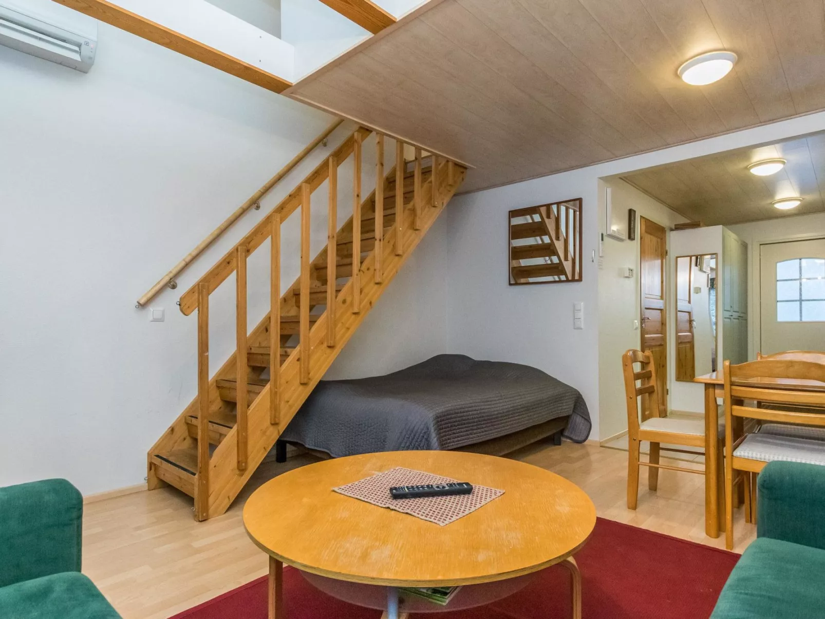 Kylpylän ullanrinne 12 c-Dedans