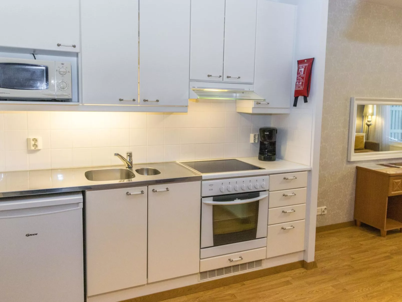 Hotelli terme, rantahuone 18-Dedans