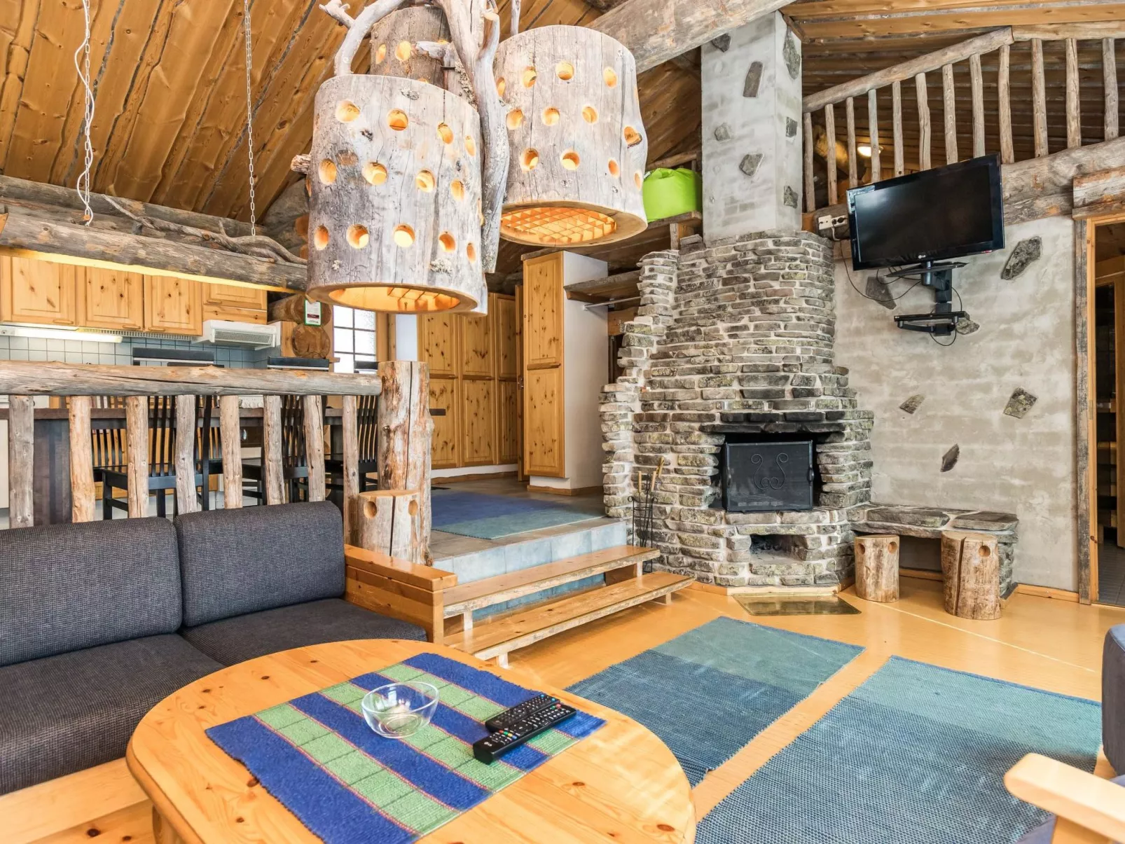 Pihlakieppi 2-Dedans