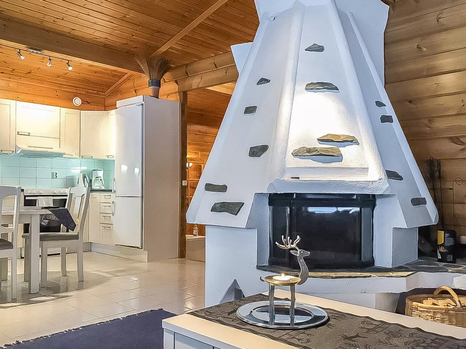 Metsä-vuosseli rukalumous-Dedans