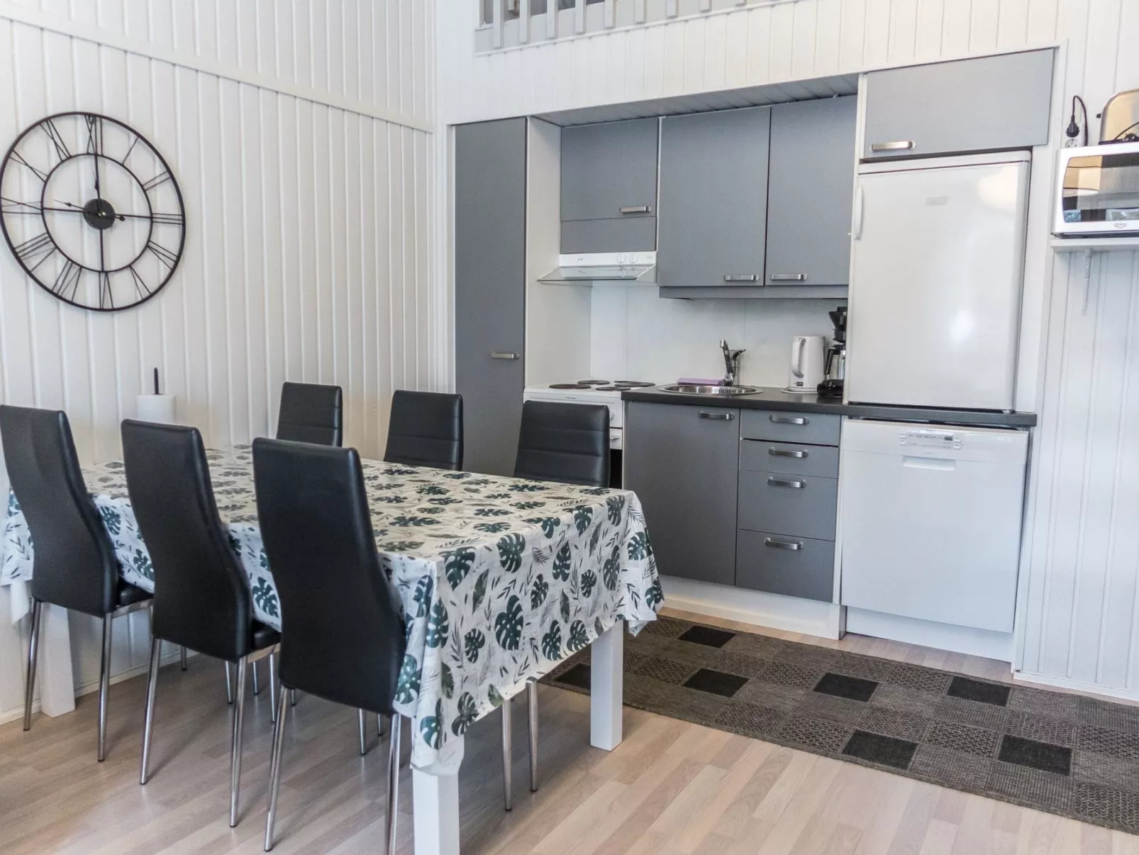 Lomakatti 7 b-Inside