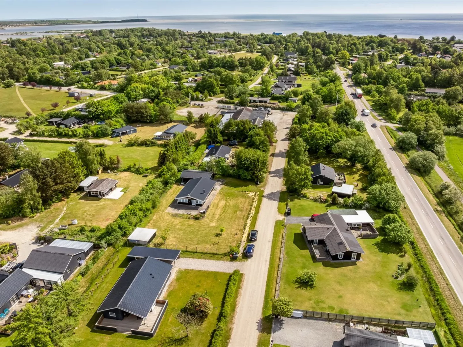 "Ebertine" - 740m to the fjord-Outside