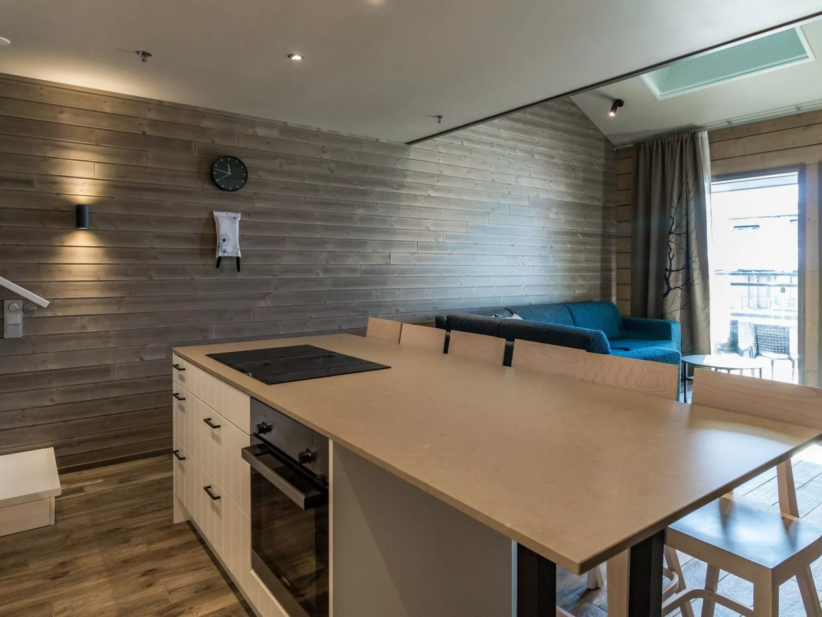 Uniikki 75, c402-Drinnen