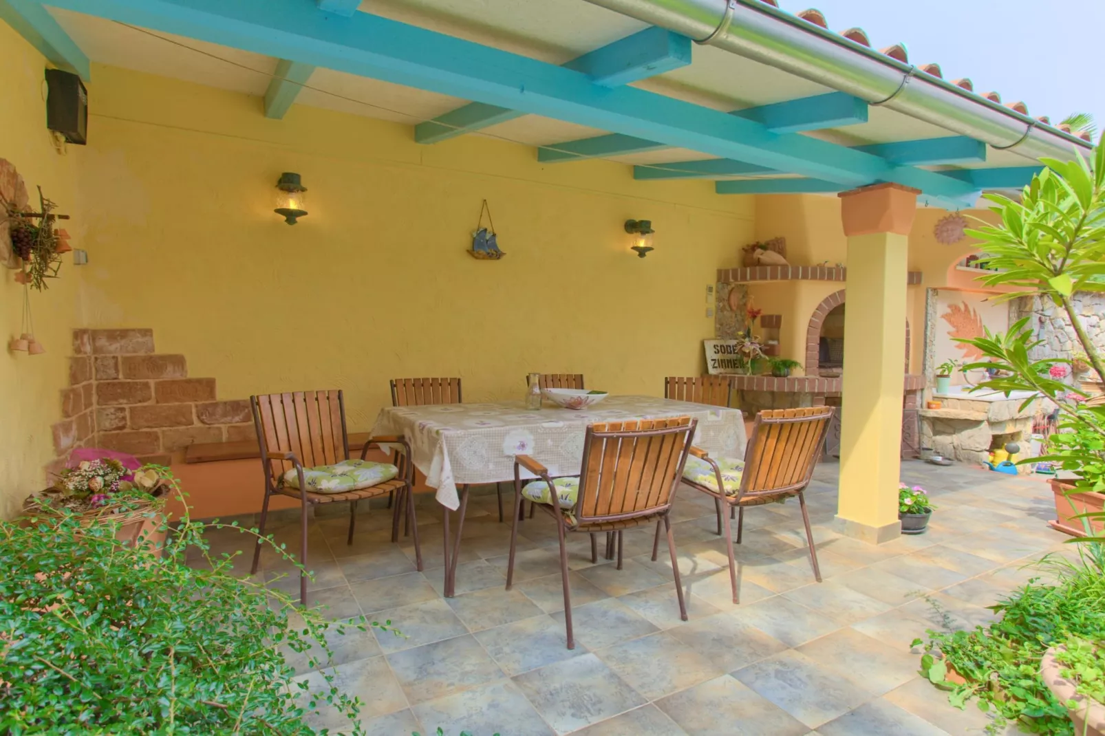 Superb Lovran Apartments with Sea Views - One Bedroom Apartment with Balcony-Esszimmer