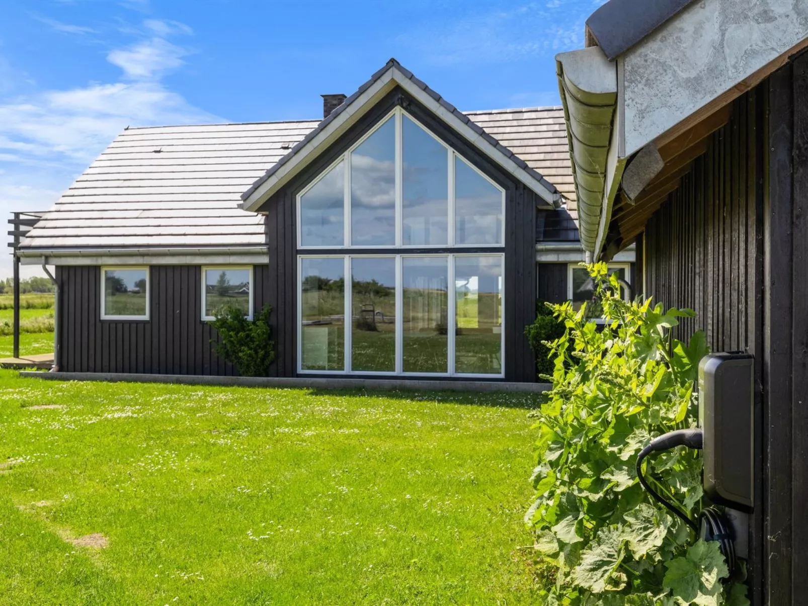 "Ung" - 460m from the sea-Outside