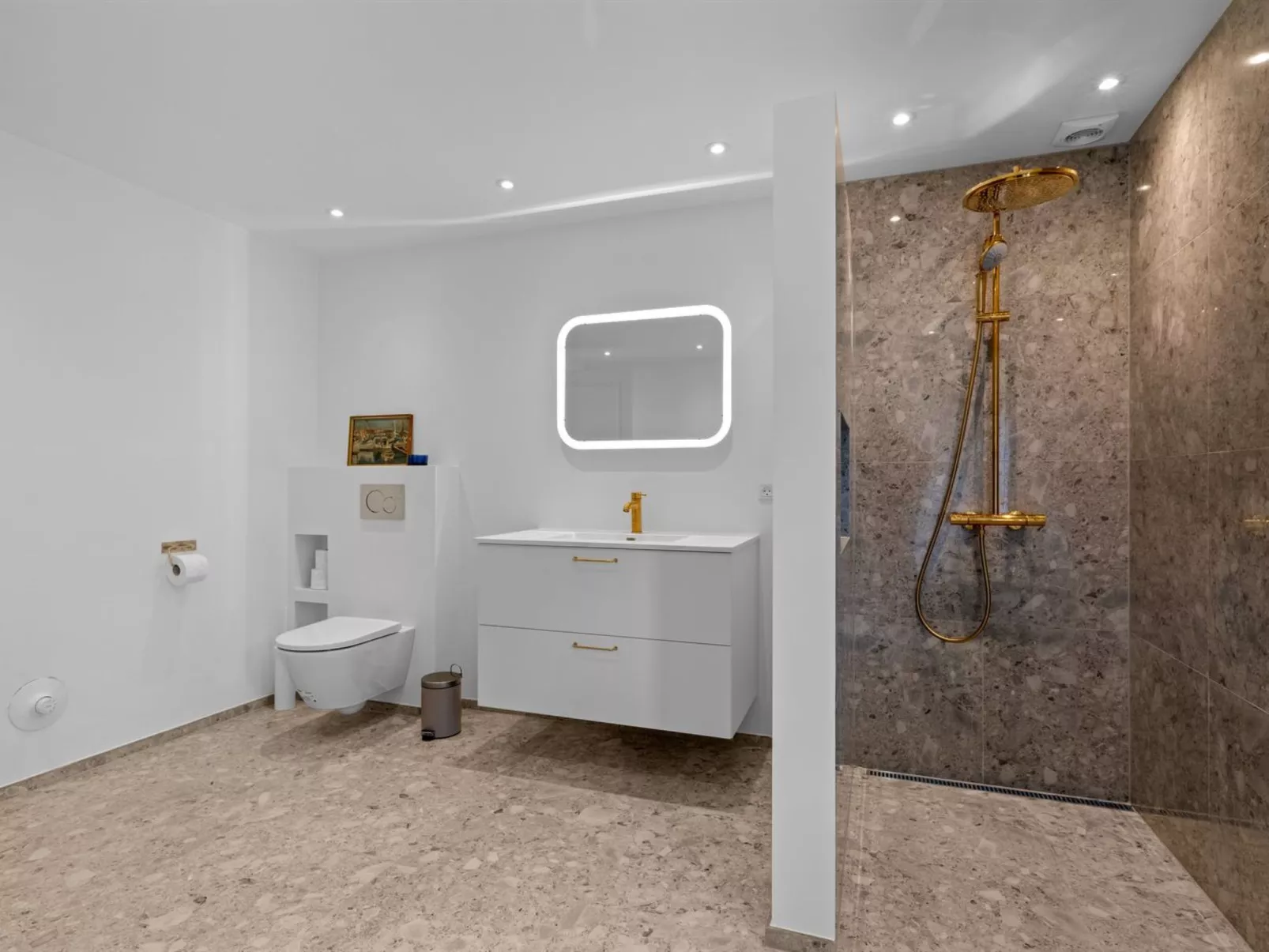 "Brun" - 1.5km from the sea-Inside