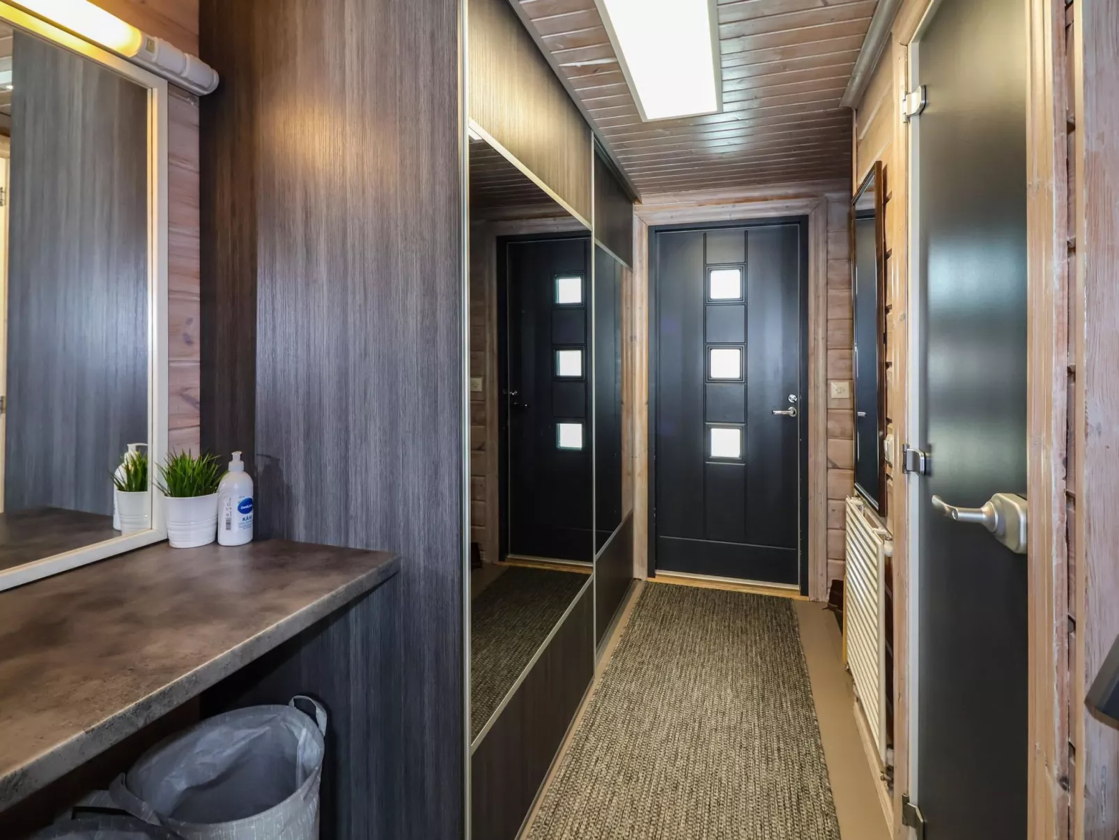 Lähikaltio 330-Dedans