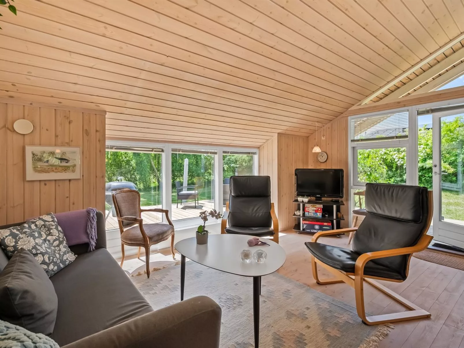 "Leeve" - 1.3km from the sea-Inside