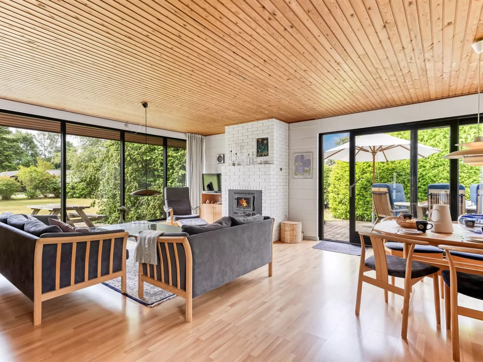 "Ognen" - 800m from the sea-Drinnen