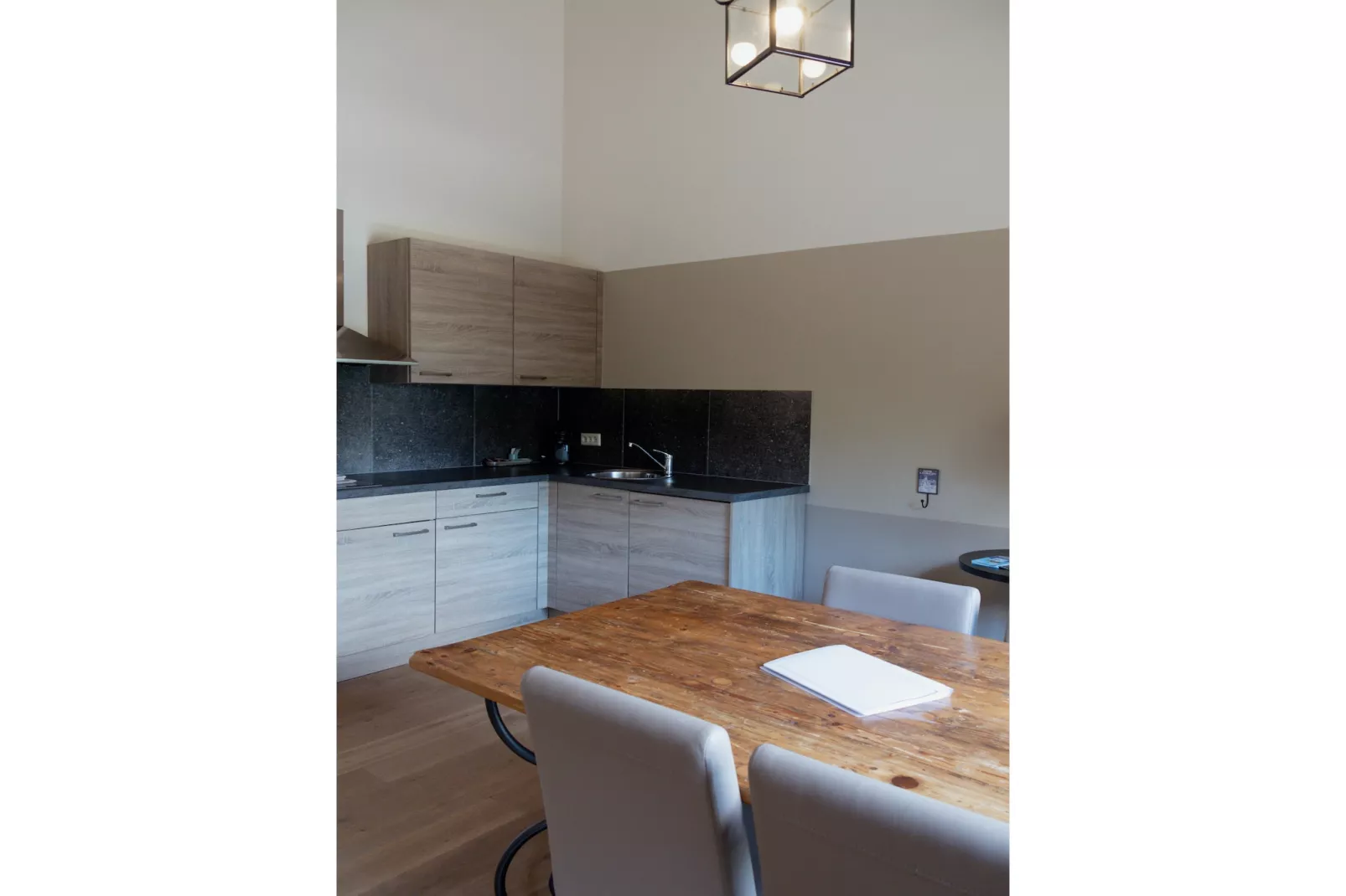 Luxe appartement Nous - Begane grond-Küche