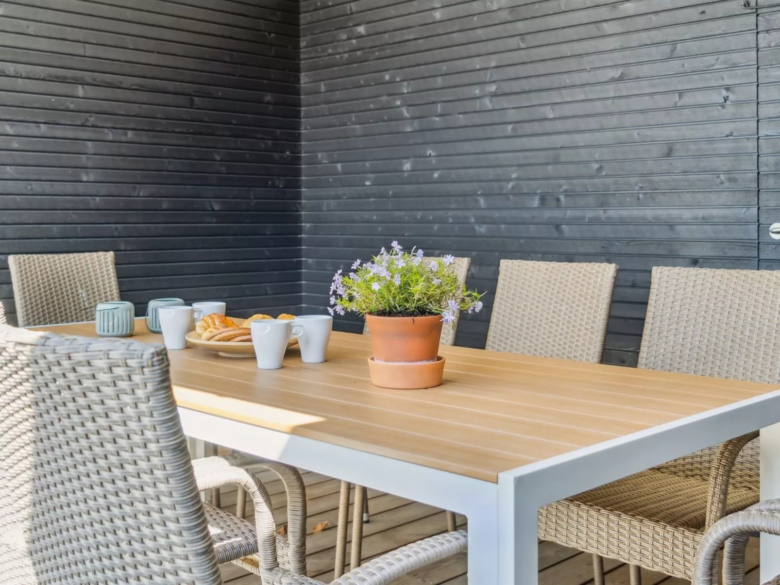 "Fabine" - 75m from the sea-Outside