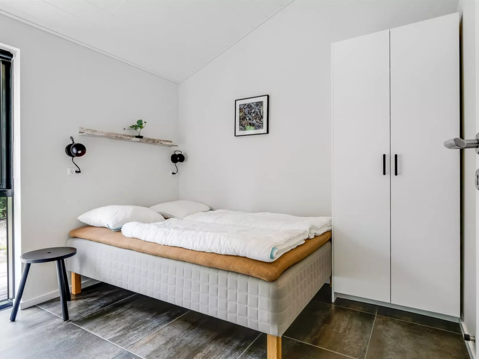 "Sighvat" - 300m from the sea-Drinnen