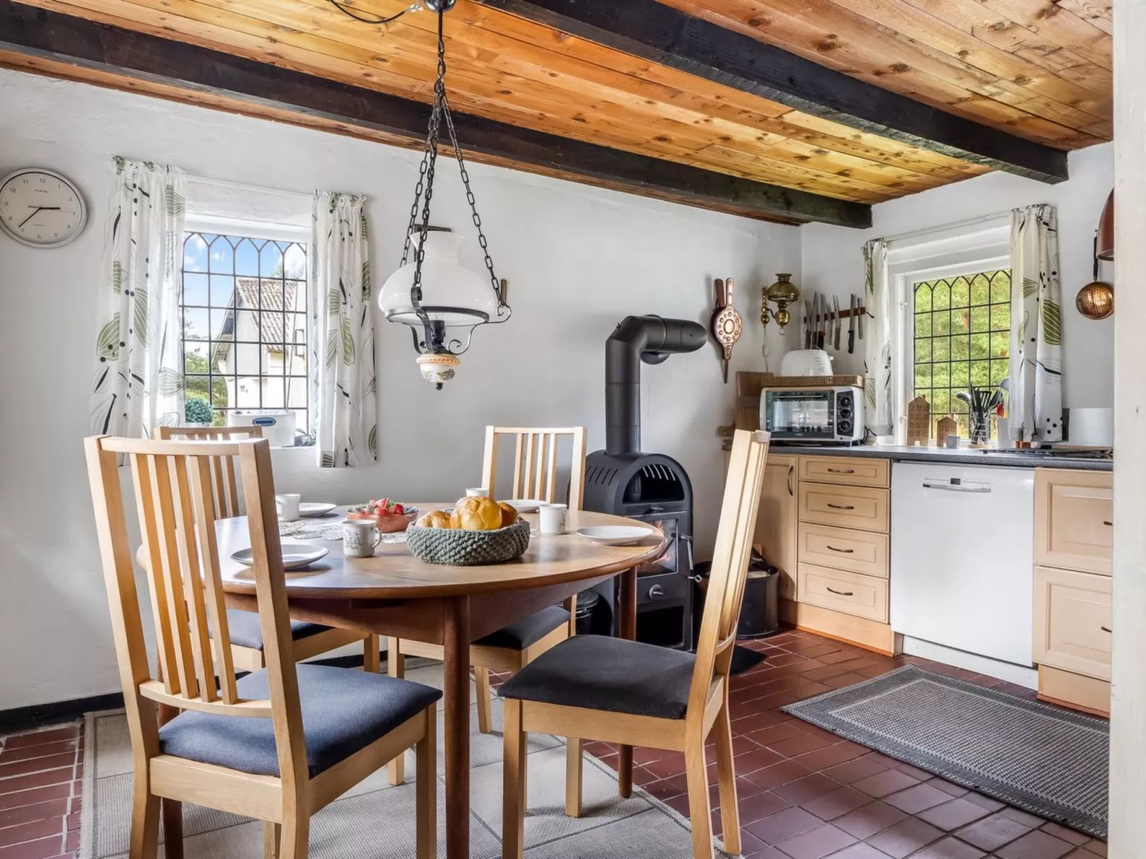 "Hoat" - 1.7km from the sea-Inside