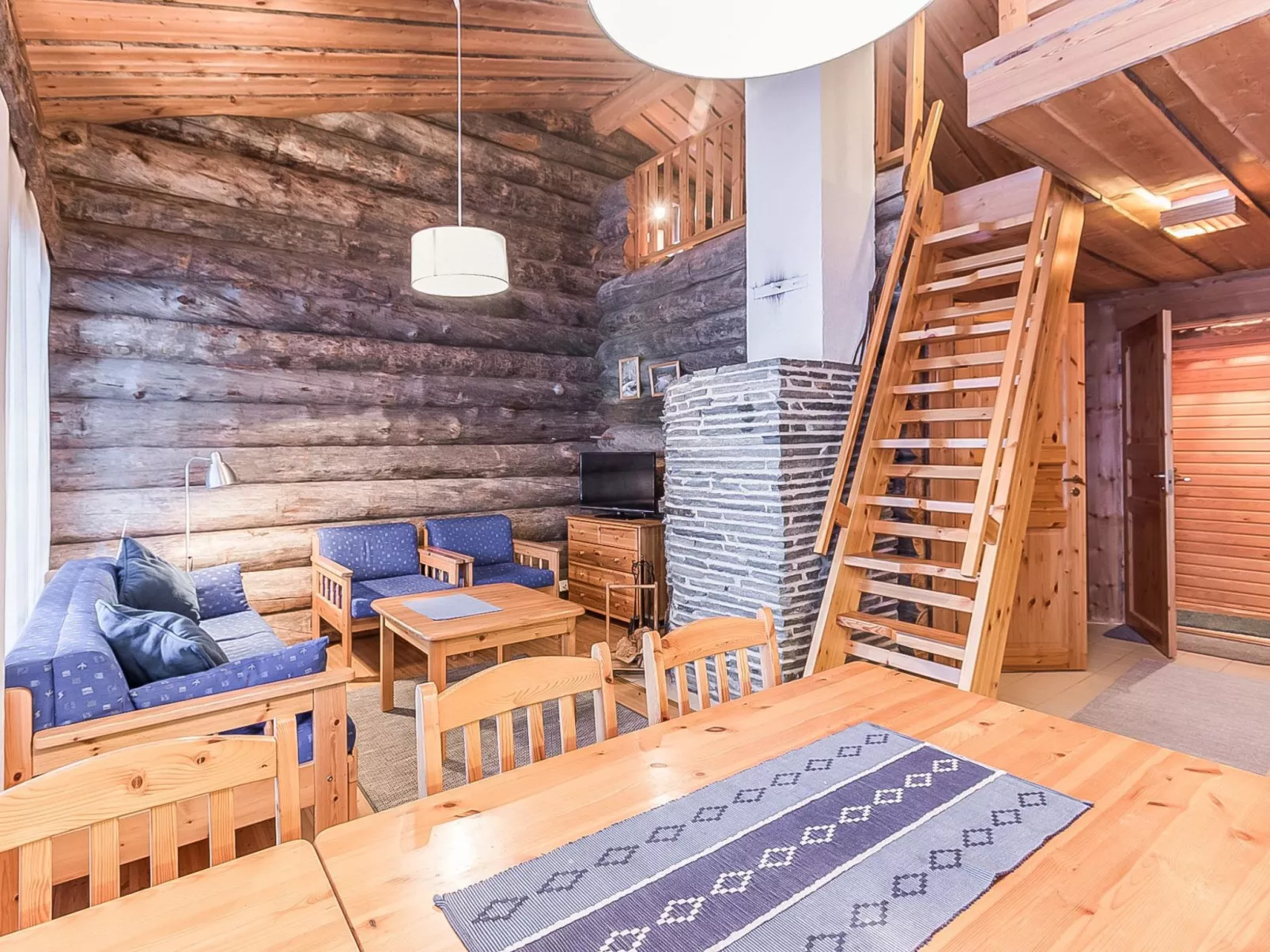 Karhunkaato as. c-Dedans