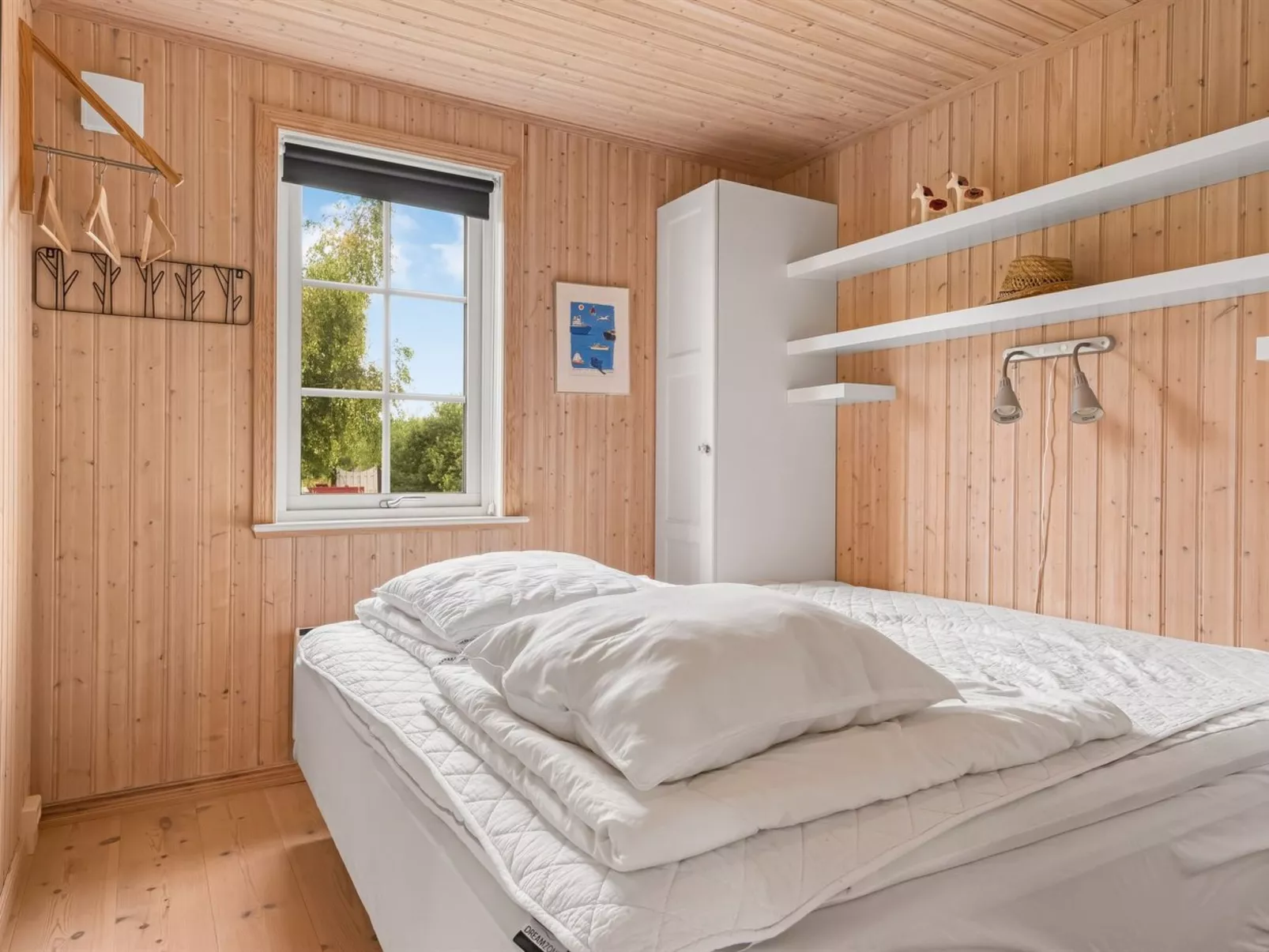 "Thine" - 800m from the sea-Dedans