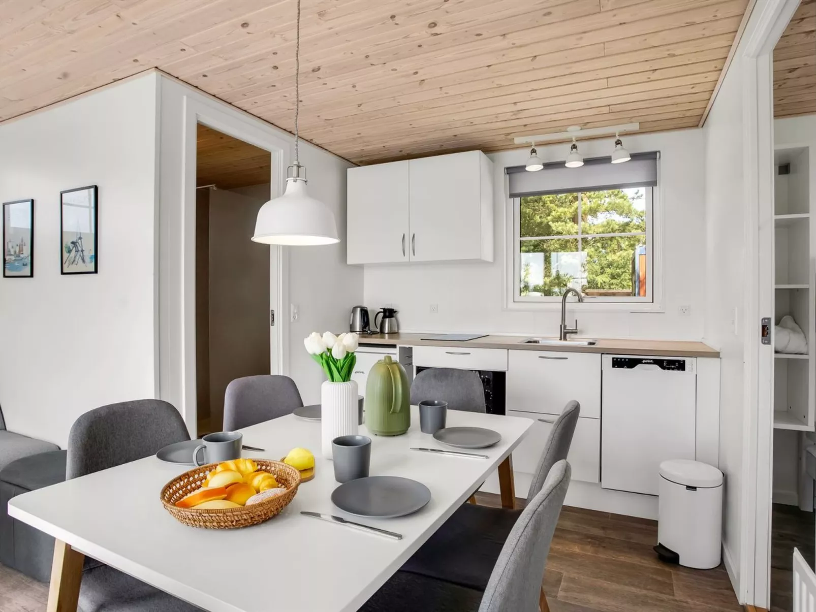 "Brun" - 900m from the sea-Dedans