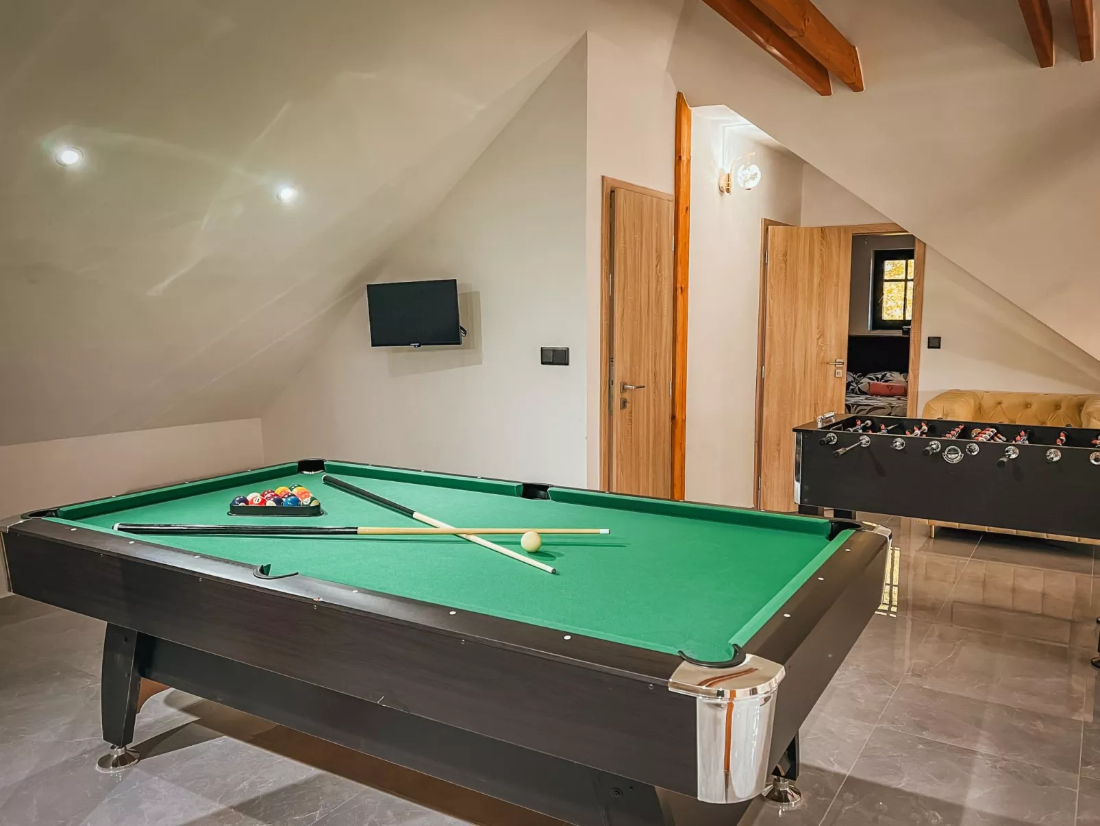 Party & Friends Villa-Drinnen