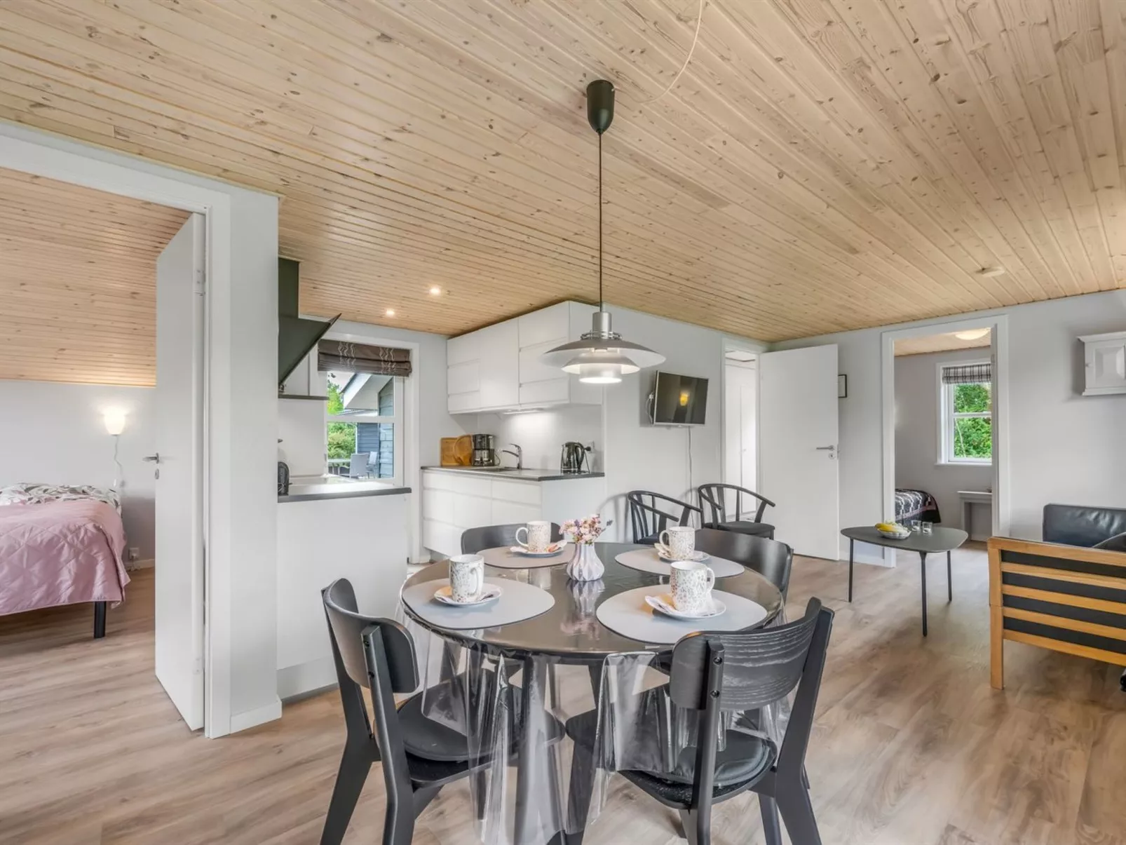 "Roland" - 200m to the fjord-Dedans