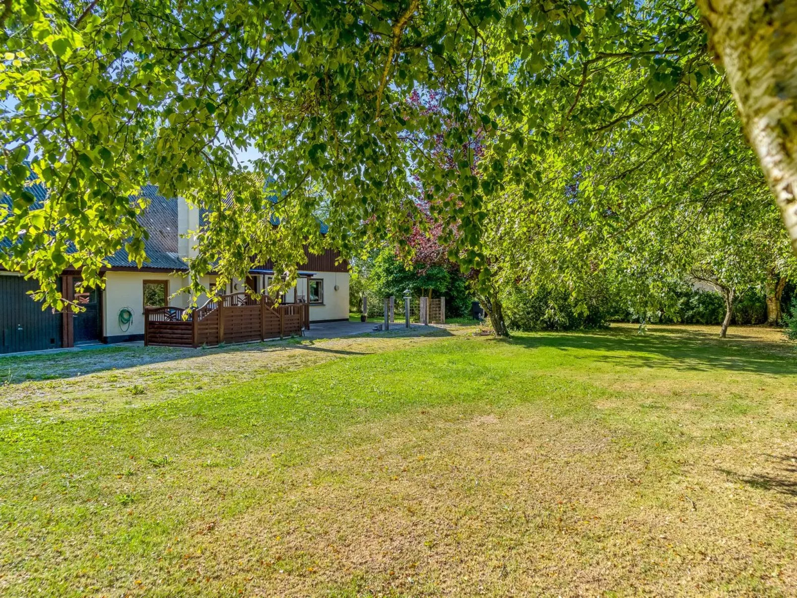 "Eiko" - 400m to the fjord-Outside