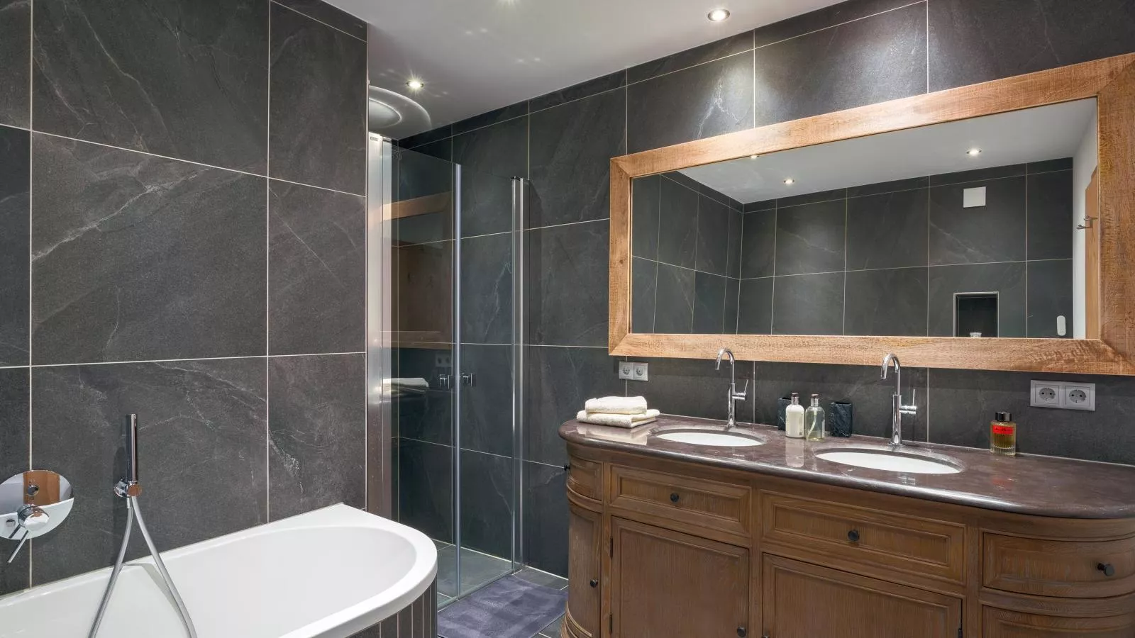 Luxury Central Kirchberg-Badezimmer