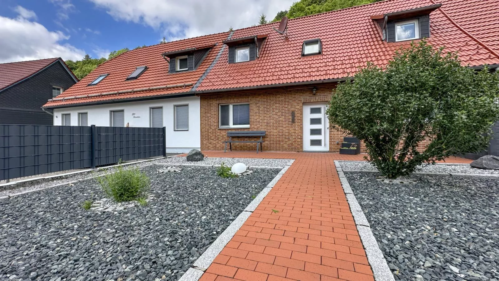 Mompels-Außenbereich Sommer