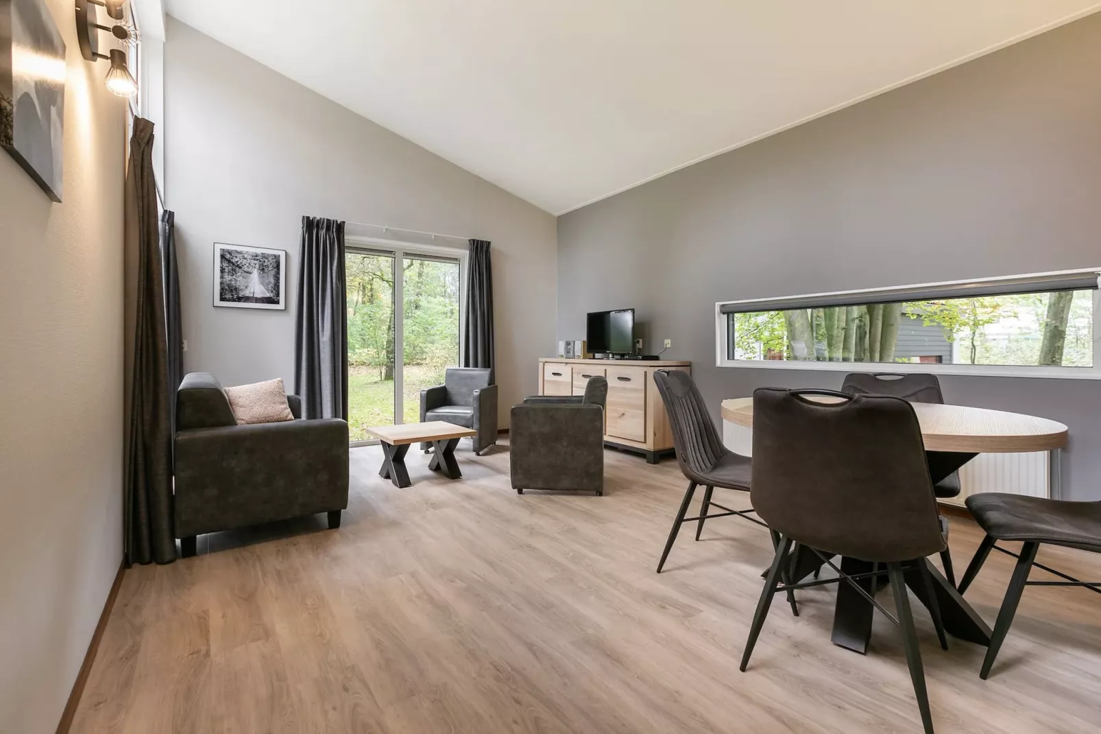 Vakantiepark de Berkenhorst 14-Dining room