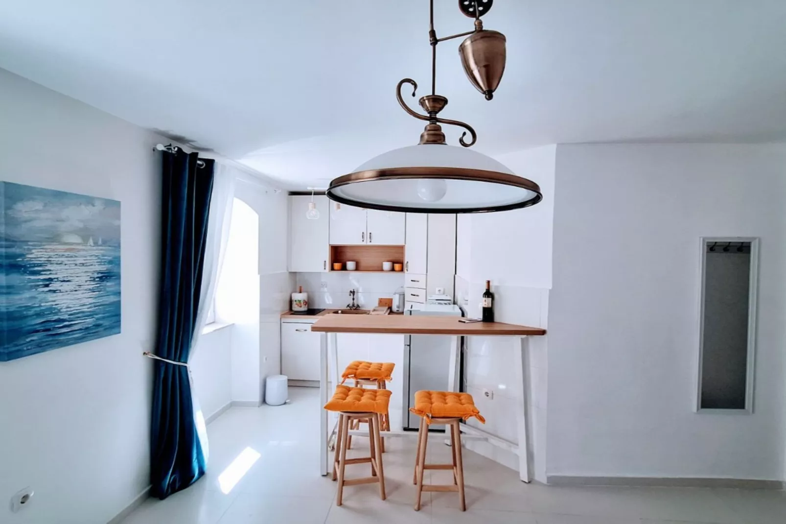 La Casa Nostra Apartments -  Classic 1 Bedroom Apt-Kitchen