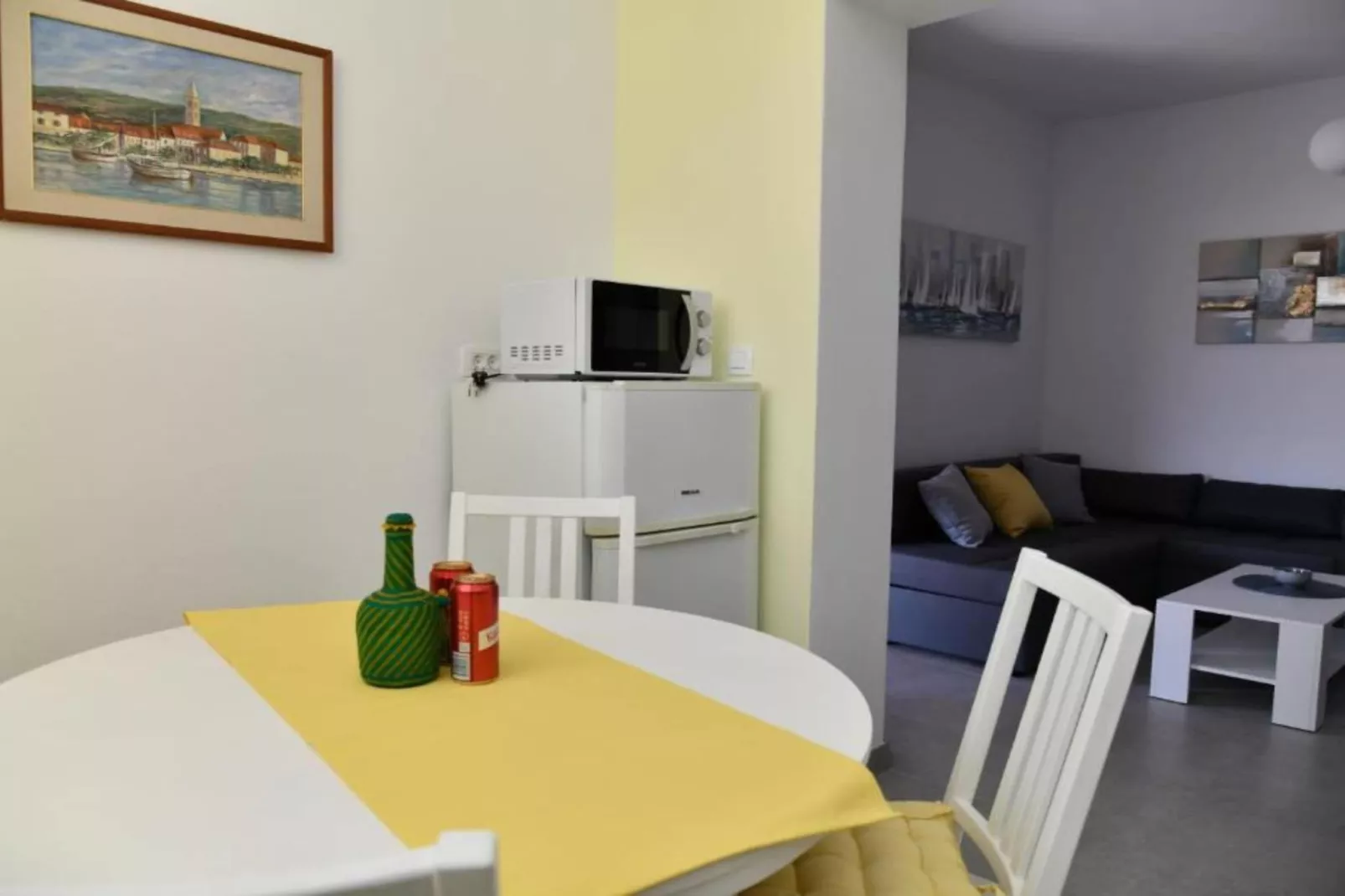 Two Bedroom Apartment with Balcony &  Garden View-Salle à manger