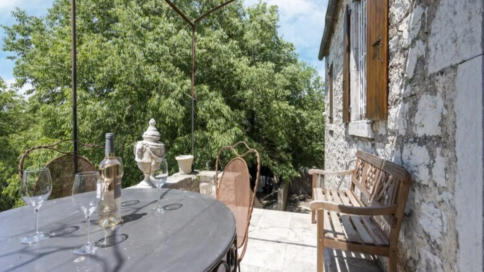 Grenadiers-Terrace balcony