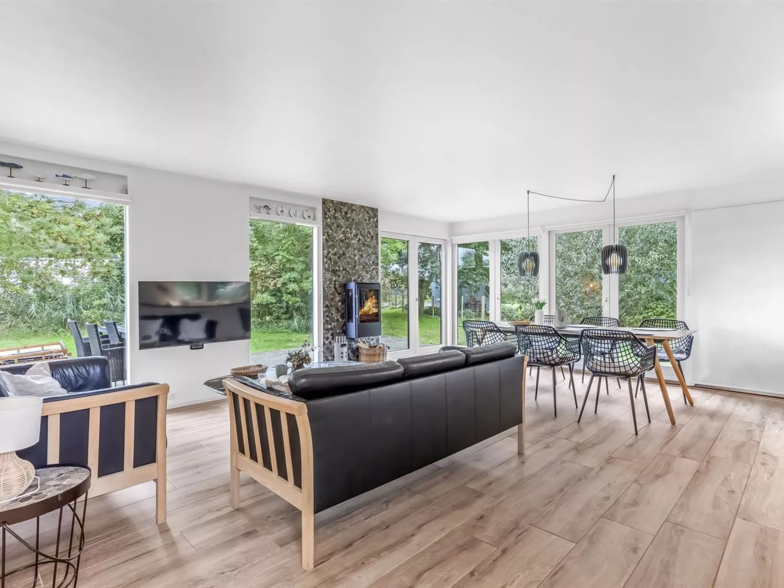 "Litle" - 30m from the sea-Drinnen