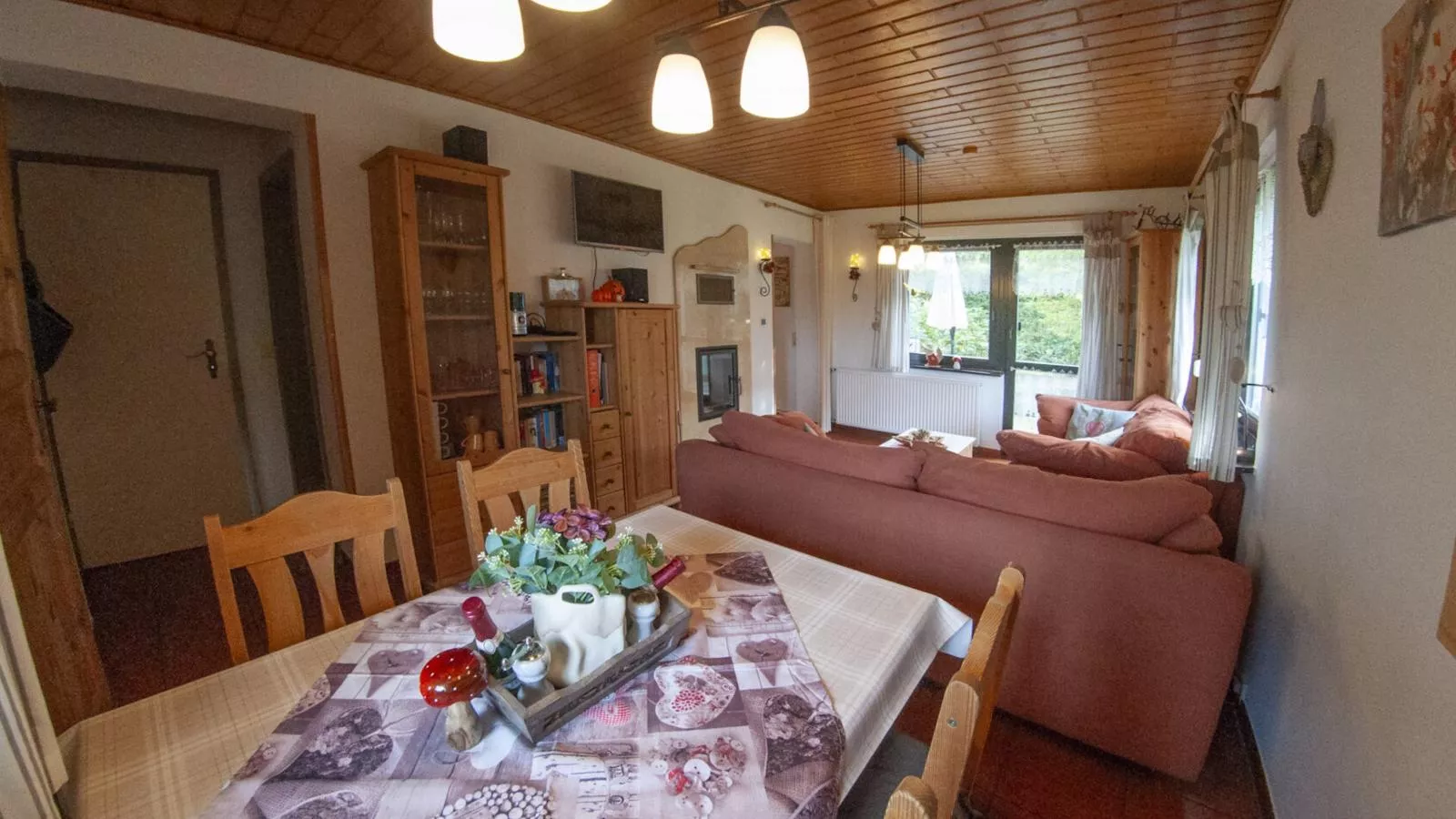 Das Haus am Wald-Esszimmer