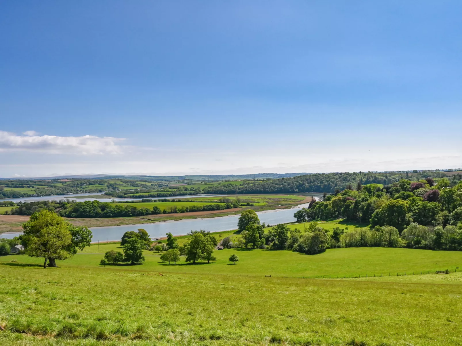Historic Castle on River Tamar-Draußen