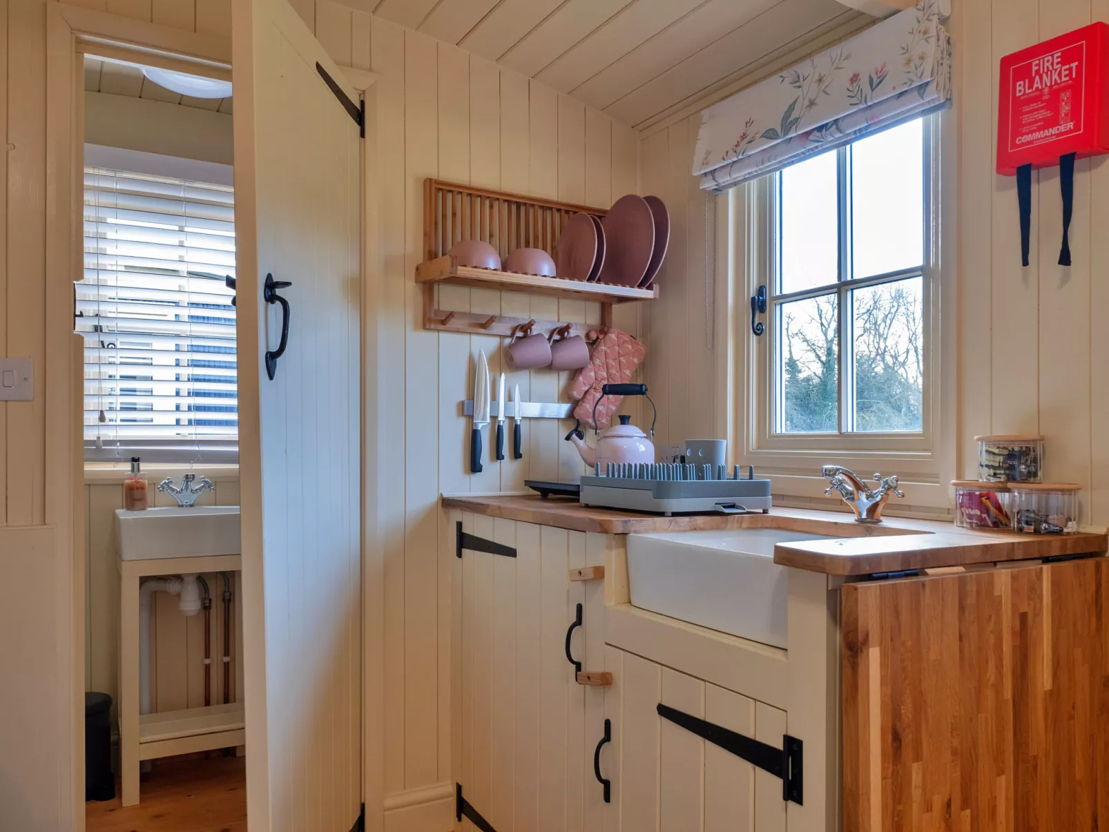 The Flower Hut-Dehors