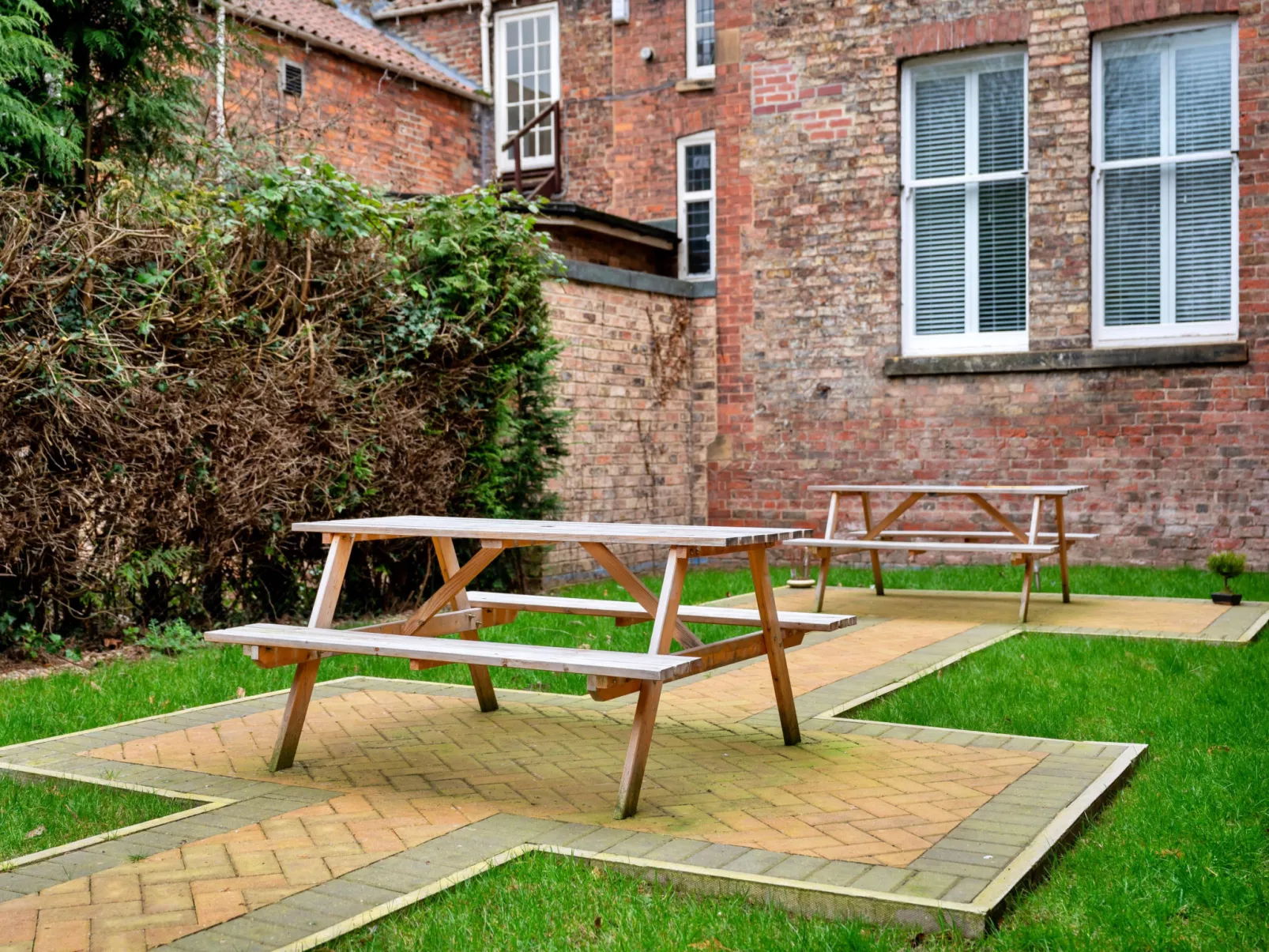 The Bank House-Draußen