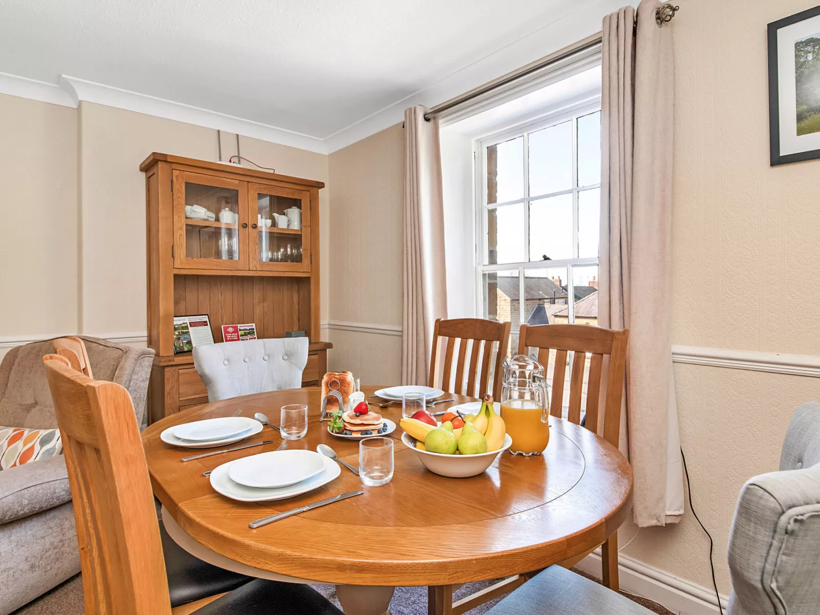 Cleveland Hall Apt-Drinnen