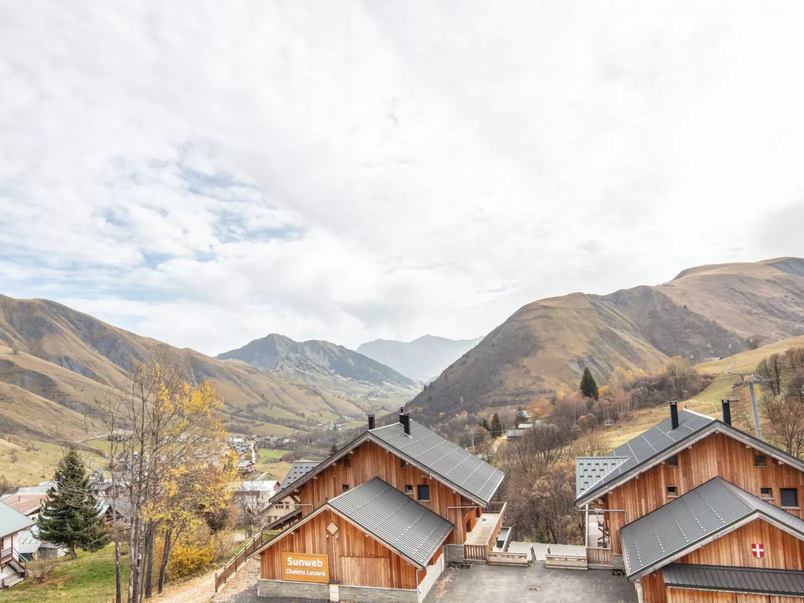 Les Visons 1-Outside