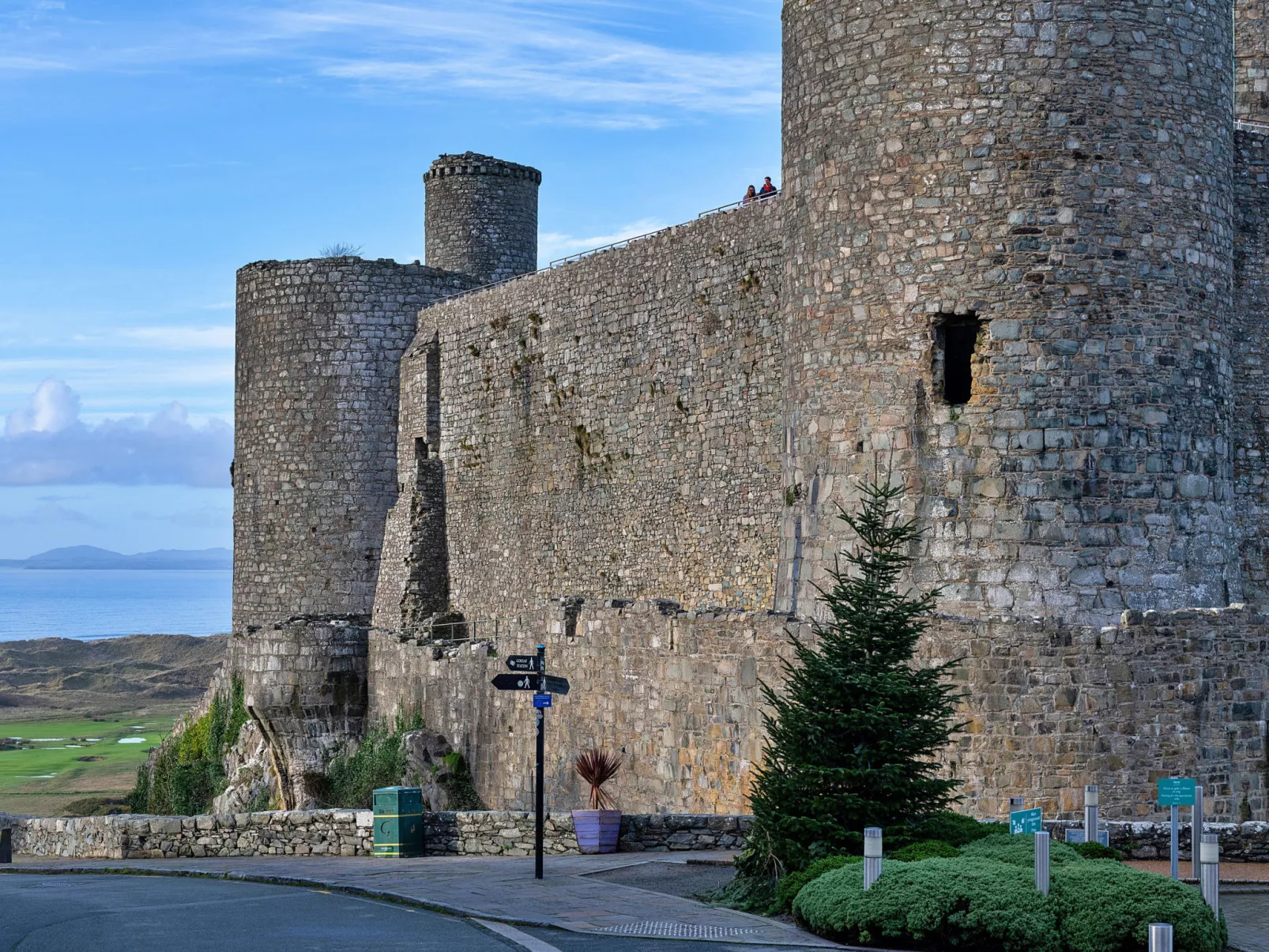 37 Bro Enddwyn-Dehors